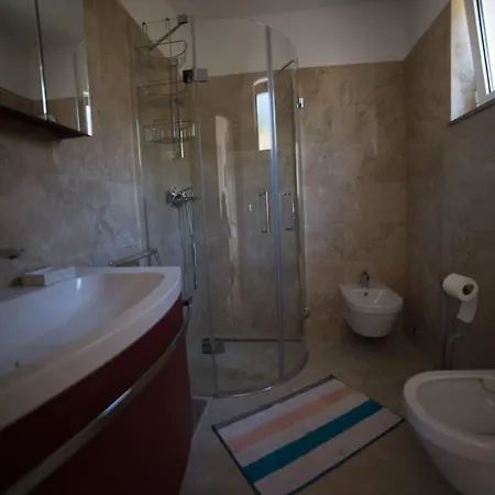 House With Pool بيت للعطل *