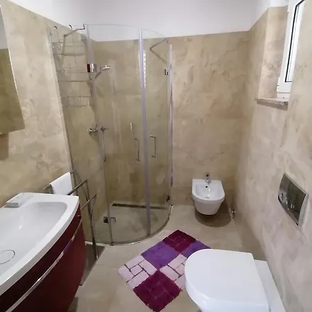 House With Pool بيت للعطل *