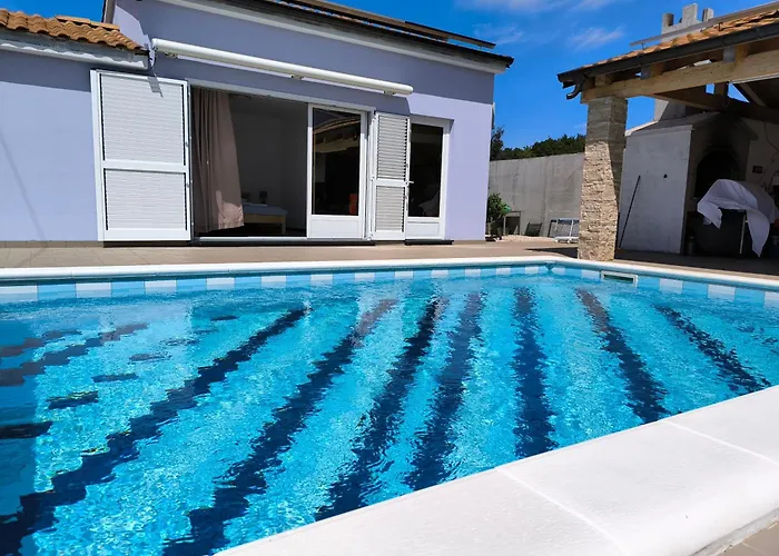 Semesterbostad House With Pool Mali Lošinj