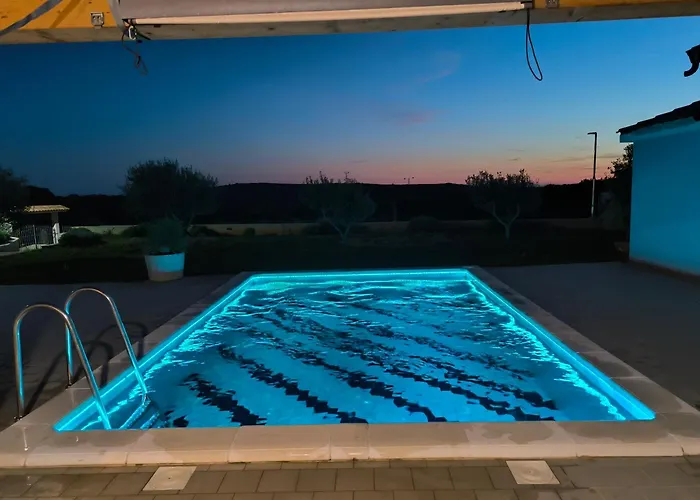 Semesterbostad House With Pool