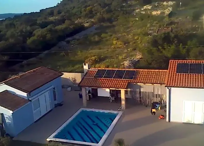 Semesterbostad House With Pool Mali Lošinj
