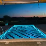 Vakantiehuis House With Pool