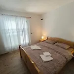 Vakantiehuis House With Pool