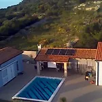Vakantiehuis House With Pool Mali Lošinj