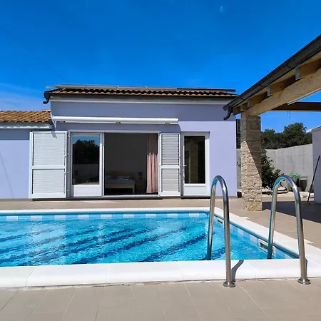 בית נופש House With Pool