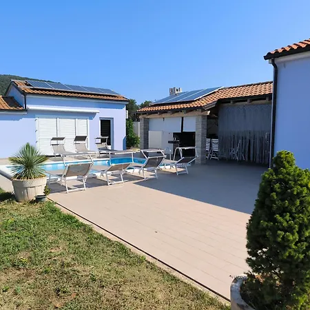 House With Pool *