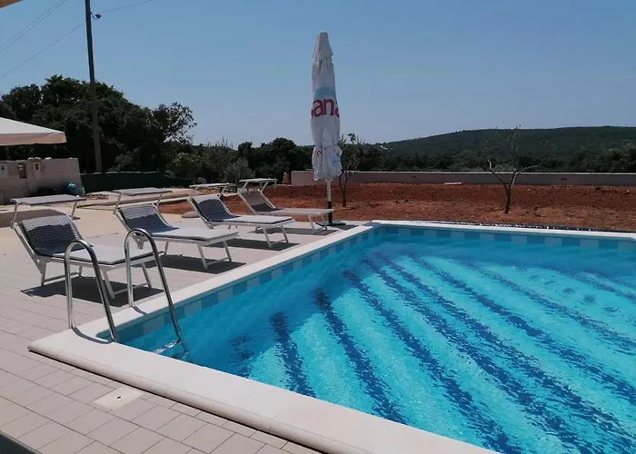 House With Pool Ferienhaus