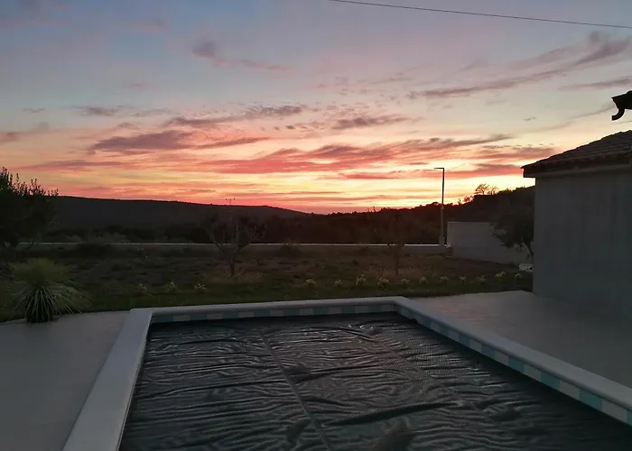 House With Pool *