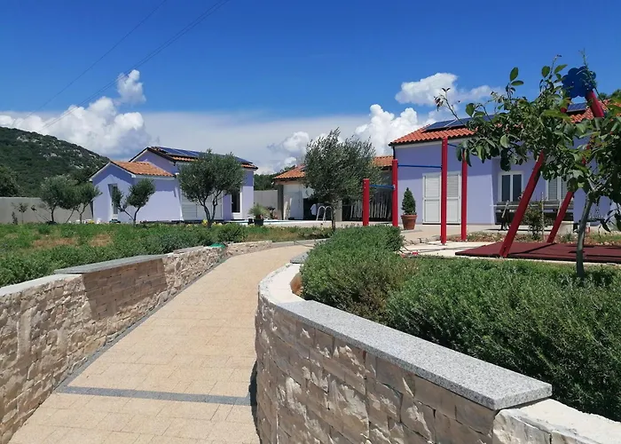 House With Pool Ferienhaus Mali Lošinj