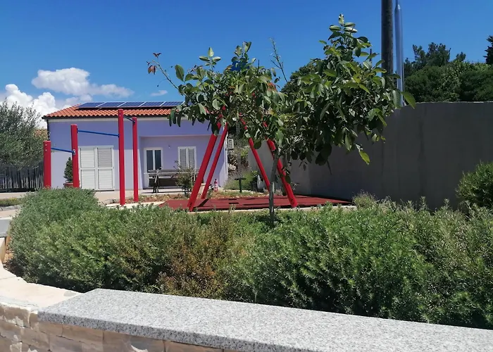 House With Pool 度假居