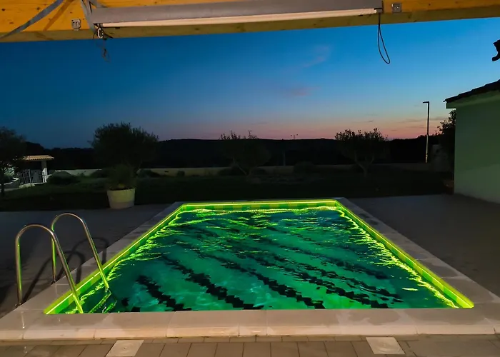 度假居 House With Pool 木洛希尼