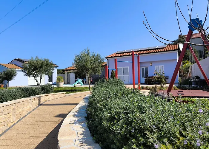 House With Pool Ferienhaus Mali Lošinj