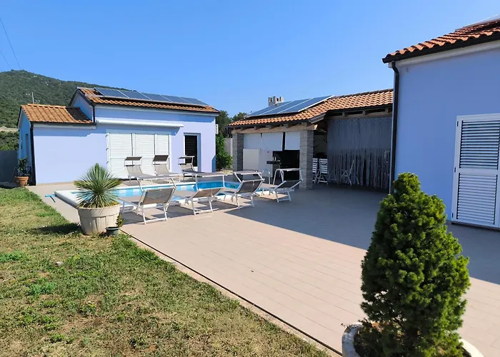 House With Pool *