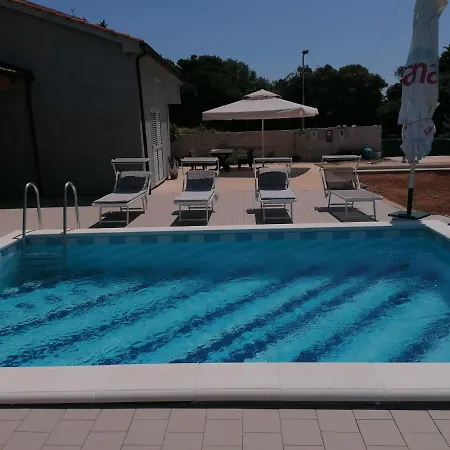 House With Pool Nyaraló *