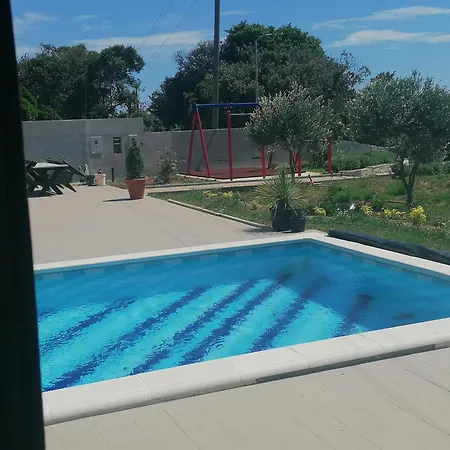 House With Pool Nyaraló *