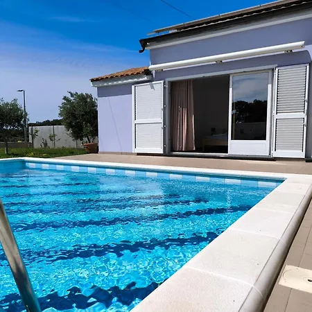 House With Pool Nyaraló Mali Lošinj