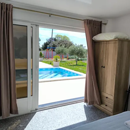 House With Pool Nyaraló Mali Lošinj