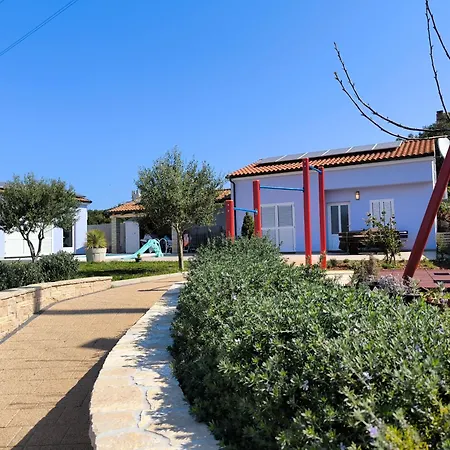 House With Pool Nyaraló Mali Lošinj